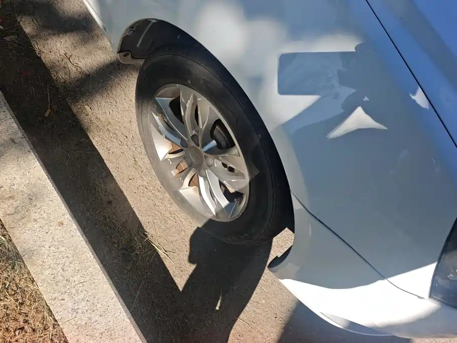Фото 6 - Geely Emgrand