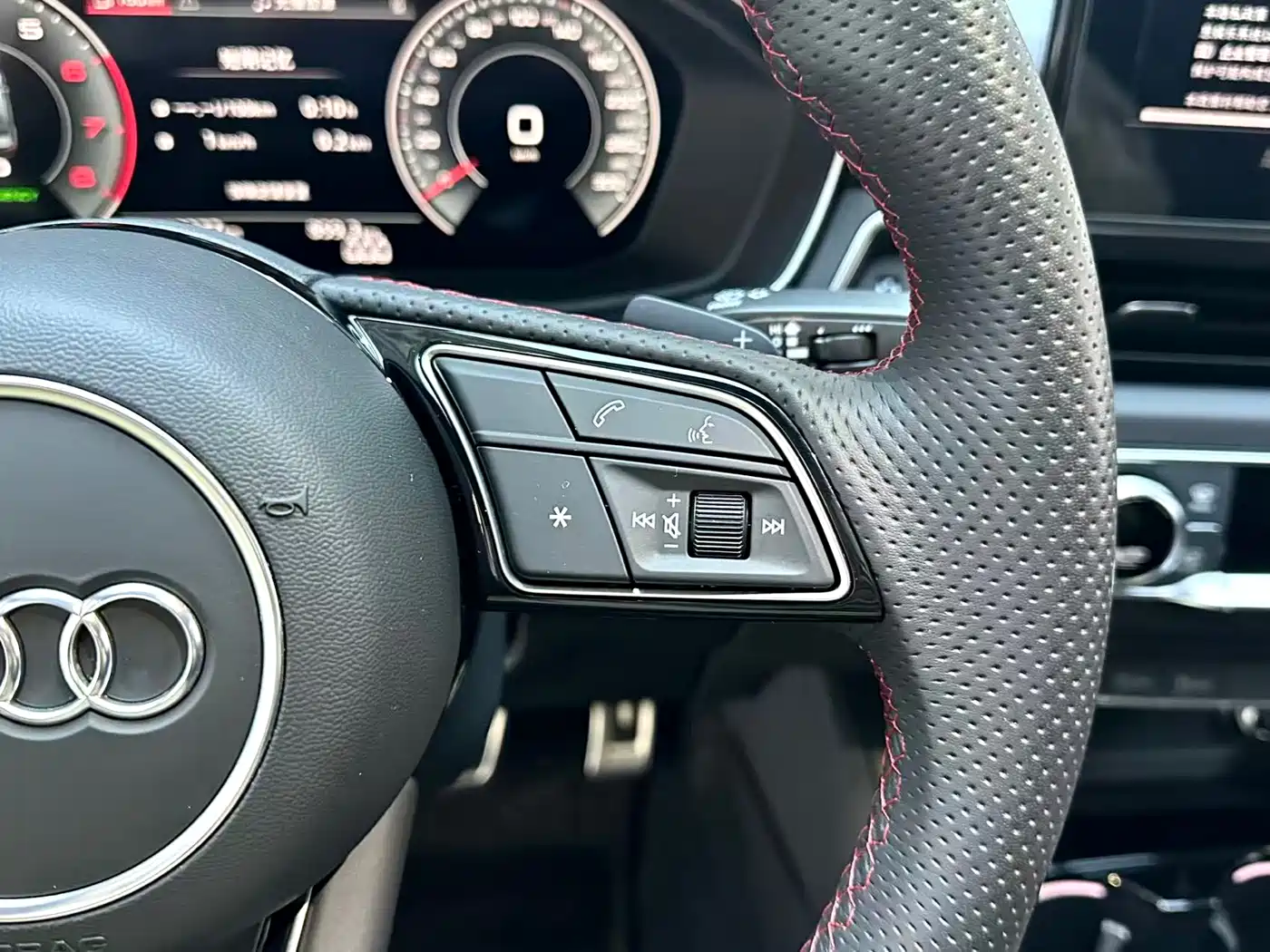 Audi A4L 2025 2 Million Celebration Edition 40 TFSI Luxury Dynamic фото 15