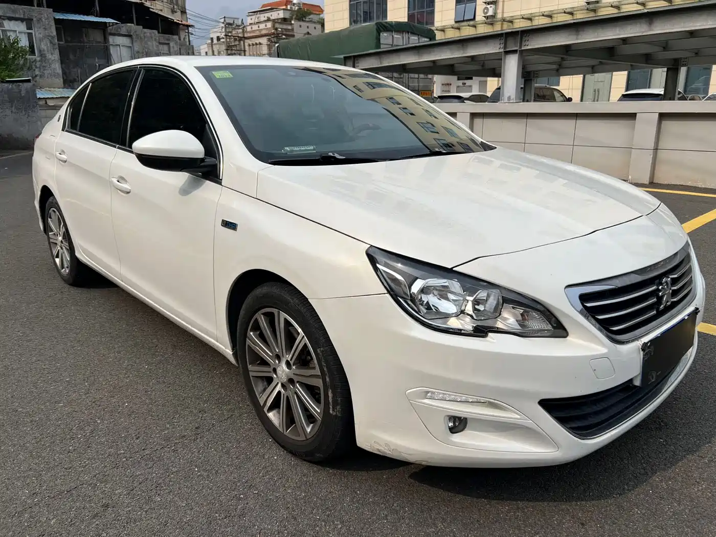 Peugeot 408 2016 1.6T Automatic Luxury Edition фото 3