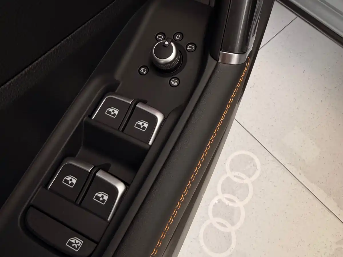 AUDI Q2L E-TRON