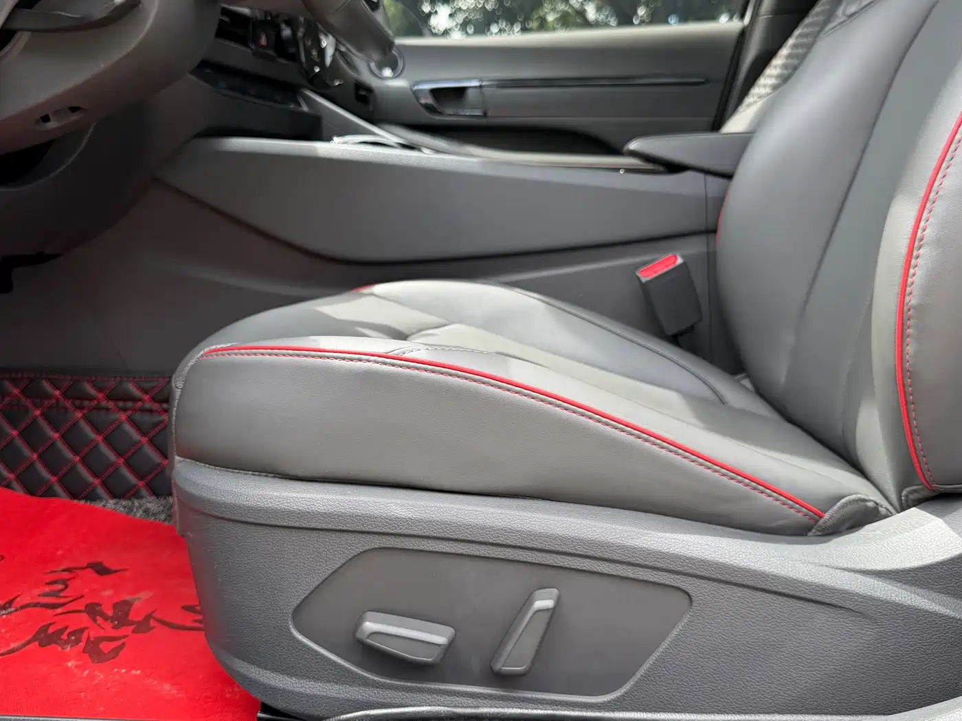 Фото 23 - Hyundai Sonata