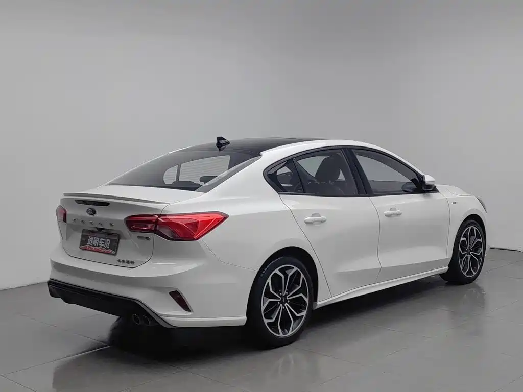 Фото 2 - Ford Focus