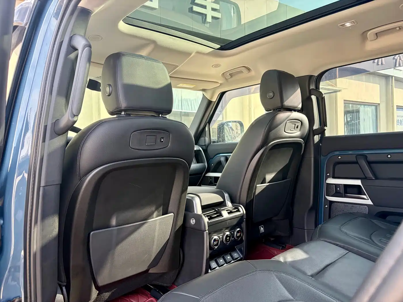 Land Rover Defender 2020 Model 110 P400 SE фото 8