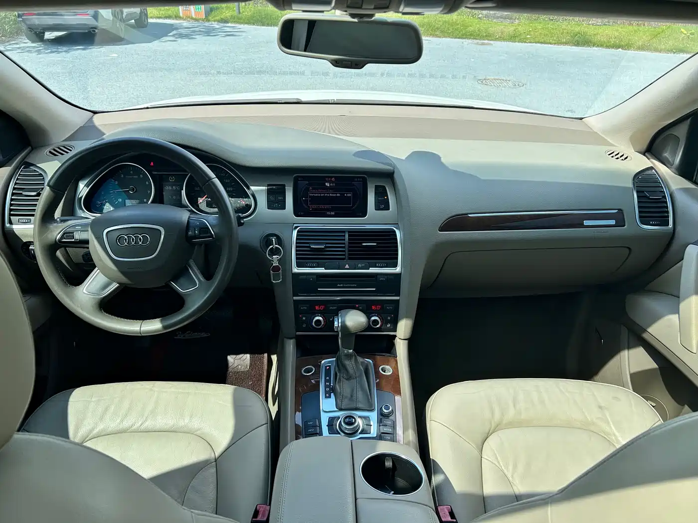 Audi Q7 фото 8