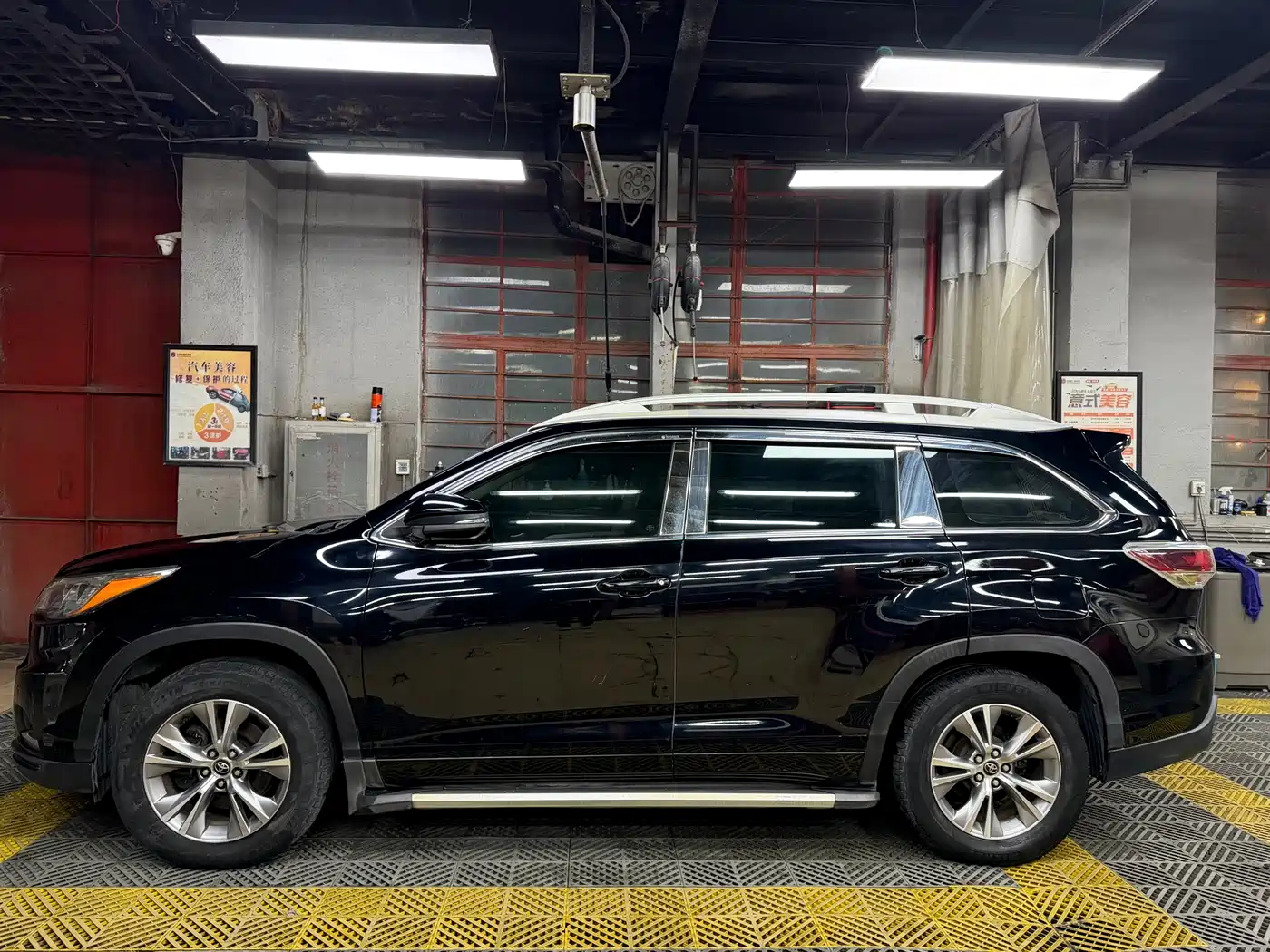 TOYOTA HIGHLANDER
