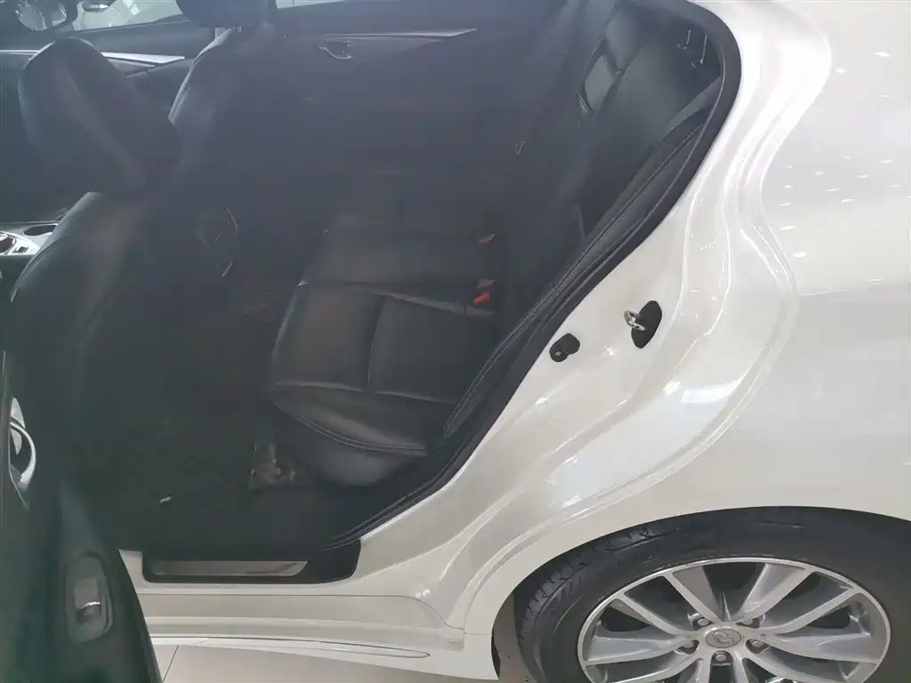 Фото 18 - Infiniti Q50L