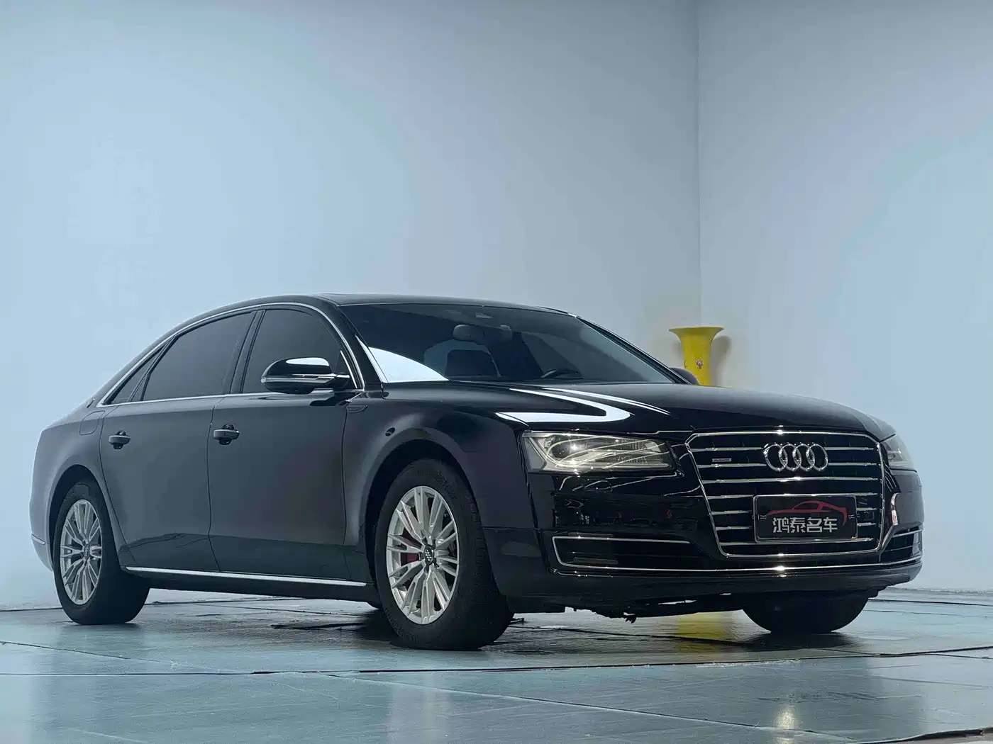 Фото 4 - Audi A8