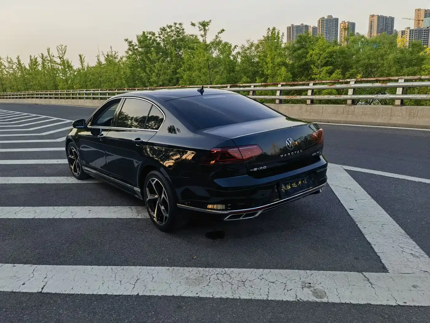 Volkswagen Magotan 2023 2 Million Units Anniversary Edition 330TSI DSG Leading Type фото 4