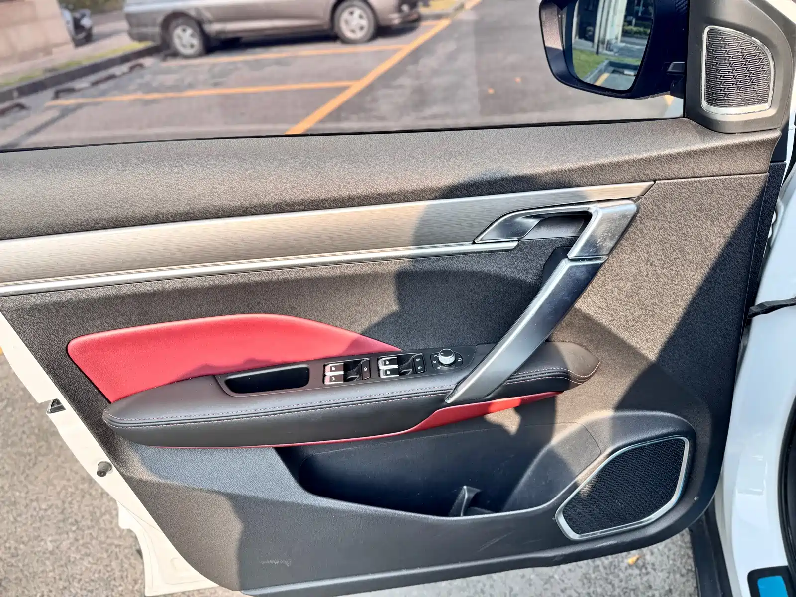 Фото 6 - Geely Coolray