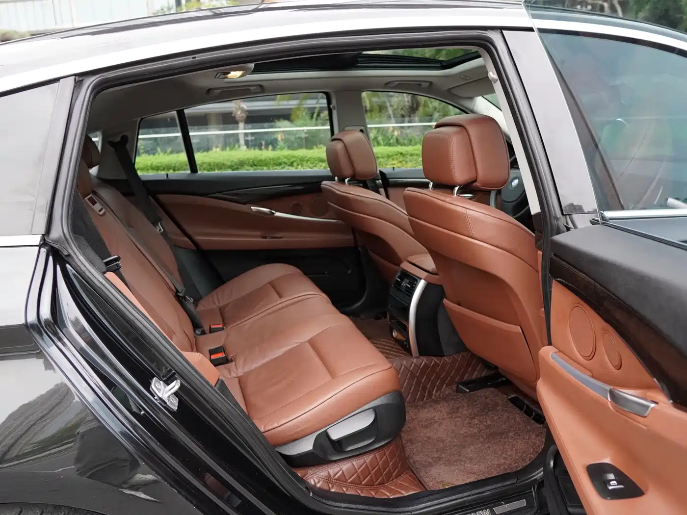 BMW 5 Series GT 2013 535i Elegance фото 15