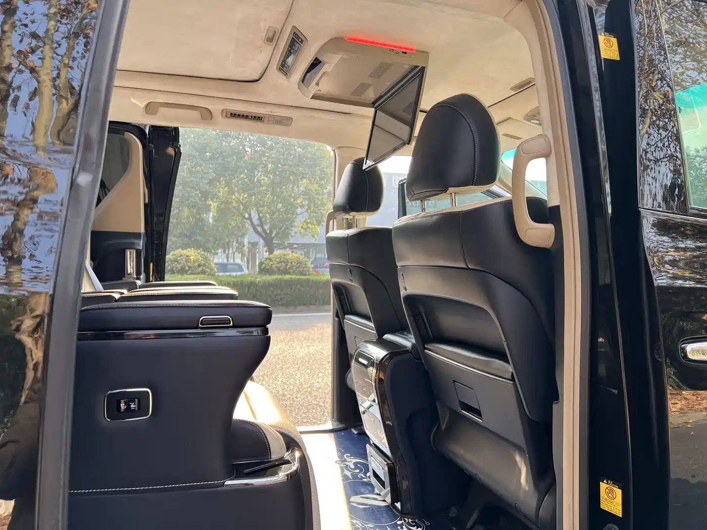Toyota Alphard 2011 3.5L Luxury Edition фото 14