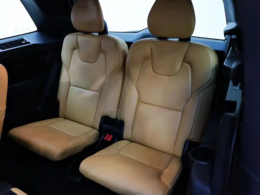 Фото 31 - Volvo XC90