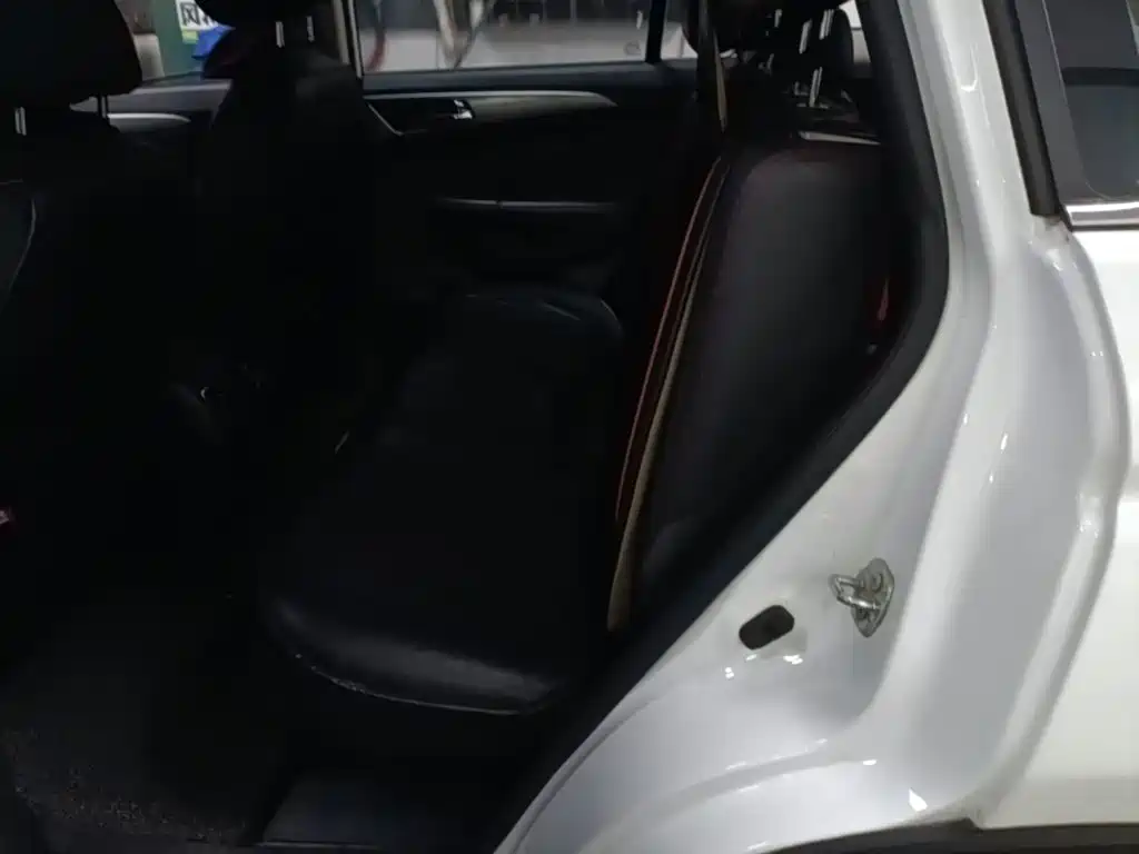 Photo 17 - Changan CS75