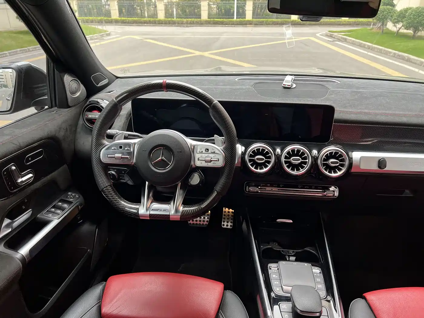 MERCEDES-BENZ GLB AMG