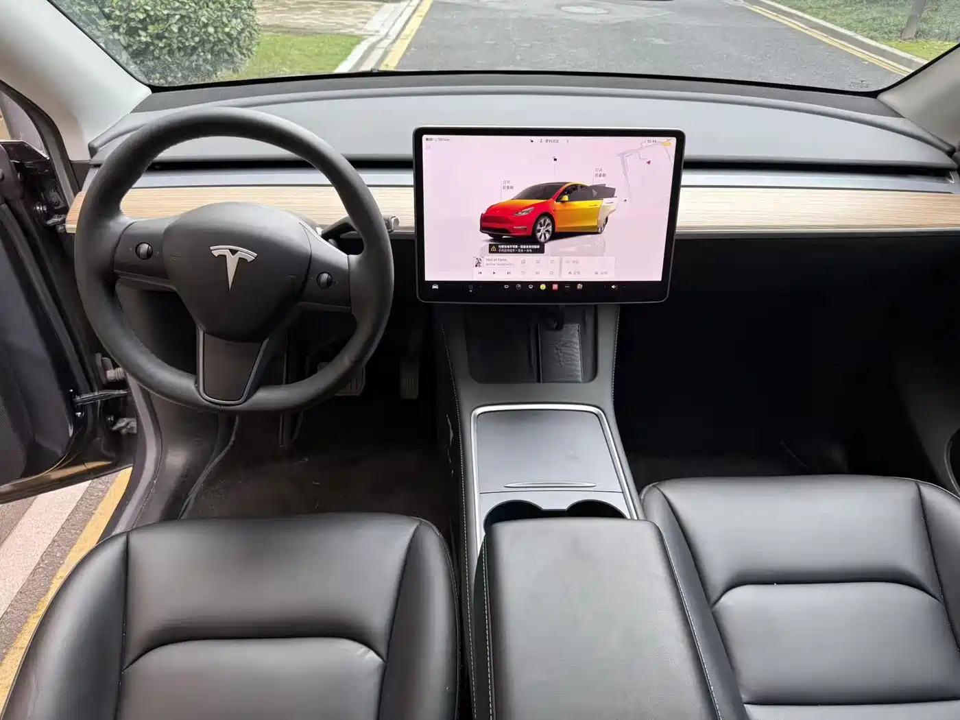 TESLA MODEL Y