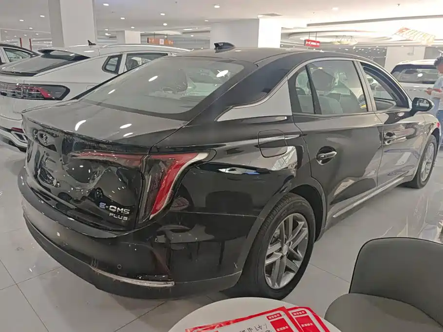 Hongqi E-QM5 2026 2025 610km PLUS