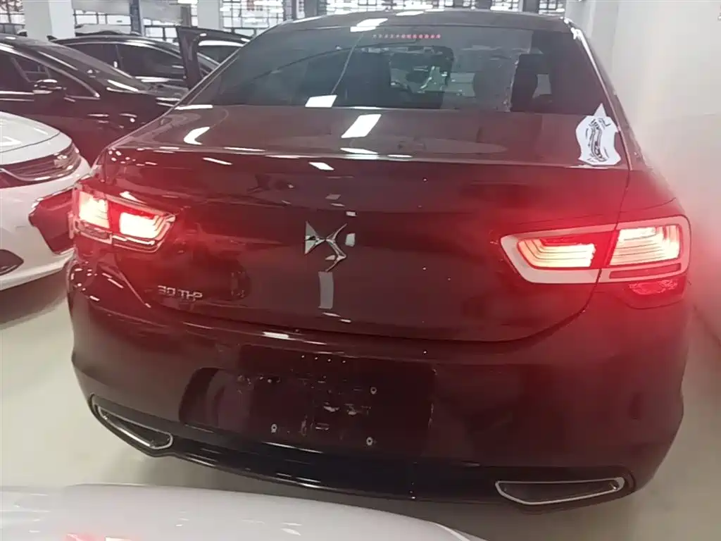 DS 5LS 2018 2018 30THP Premium Edition