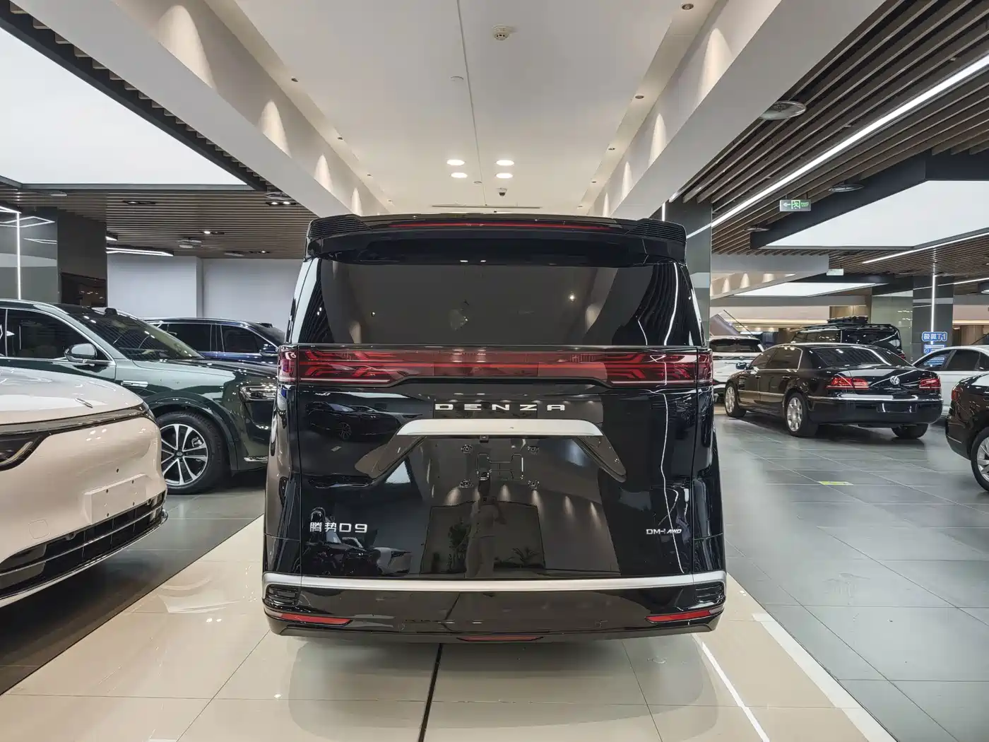 Denza D9 2025 2024 DM-i 980 AWD Prestige