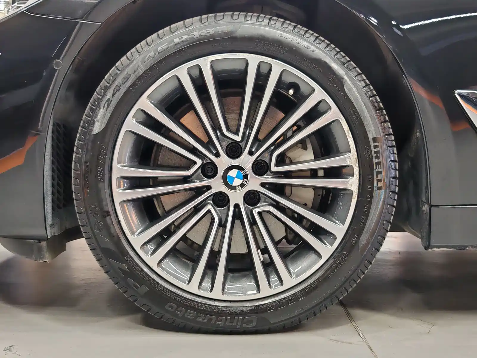 Photo 6 - BMW 5 Series