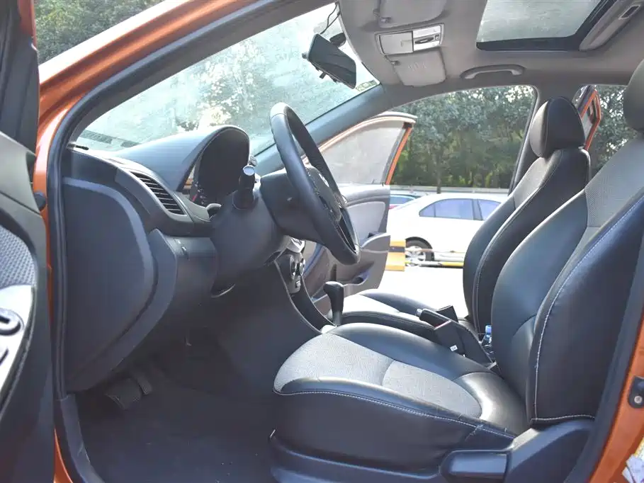 Hyundai Reina 2014 Model 1.4L Automatic GLX фото 10