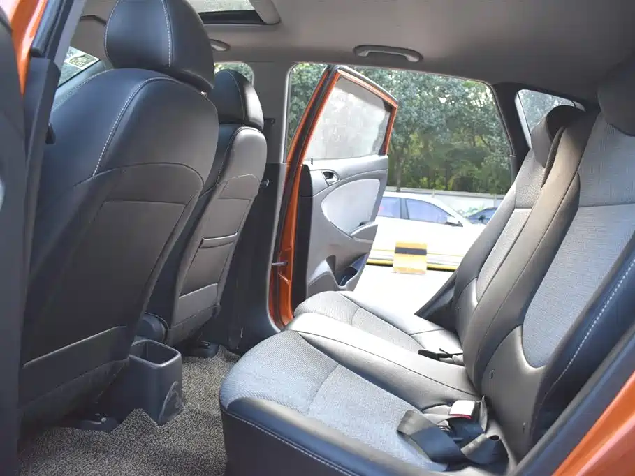 Hyundai Reina 2014 Model 1.4L Automatic GLX фото 11
