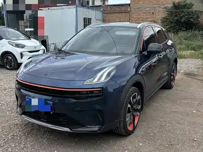 Lynk & Co 06