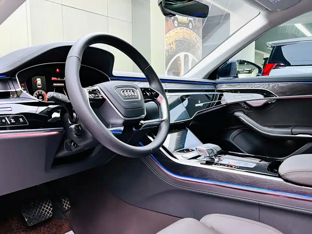 Фото 8 - Audi A8