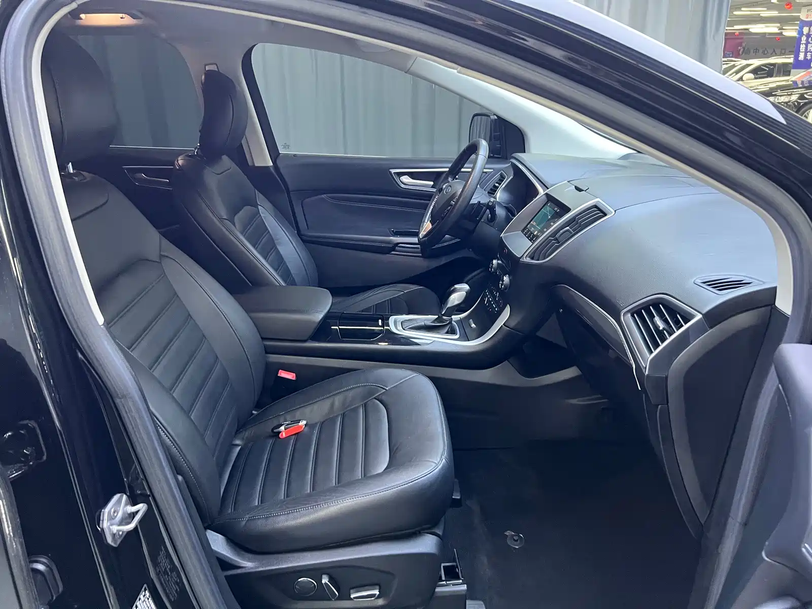 Фото 13 - Ford Edge