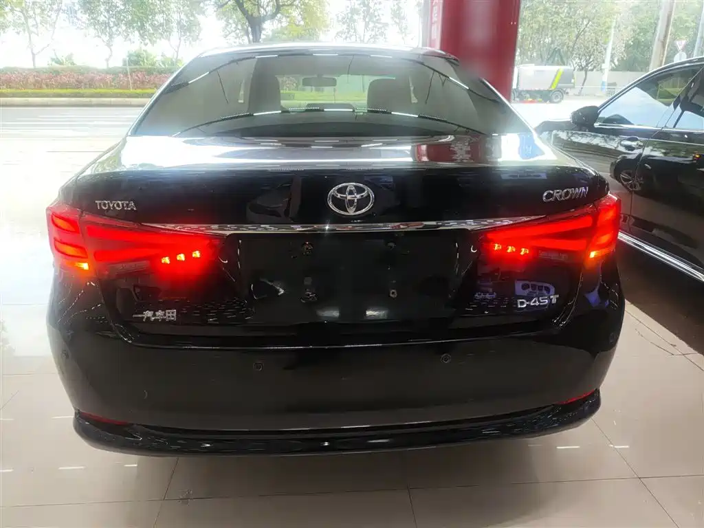 Toyota Crown 2015 2.0T Pioneer фото 4