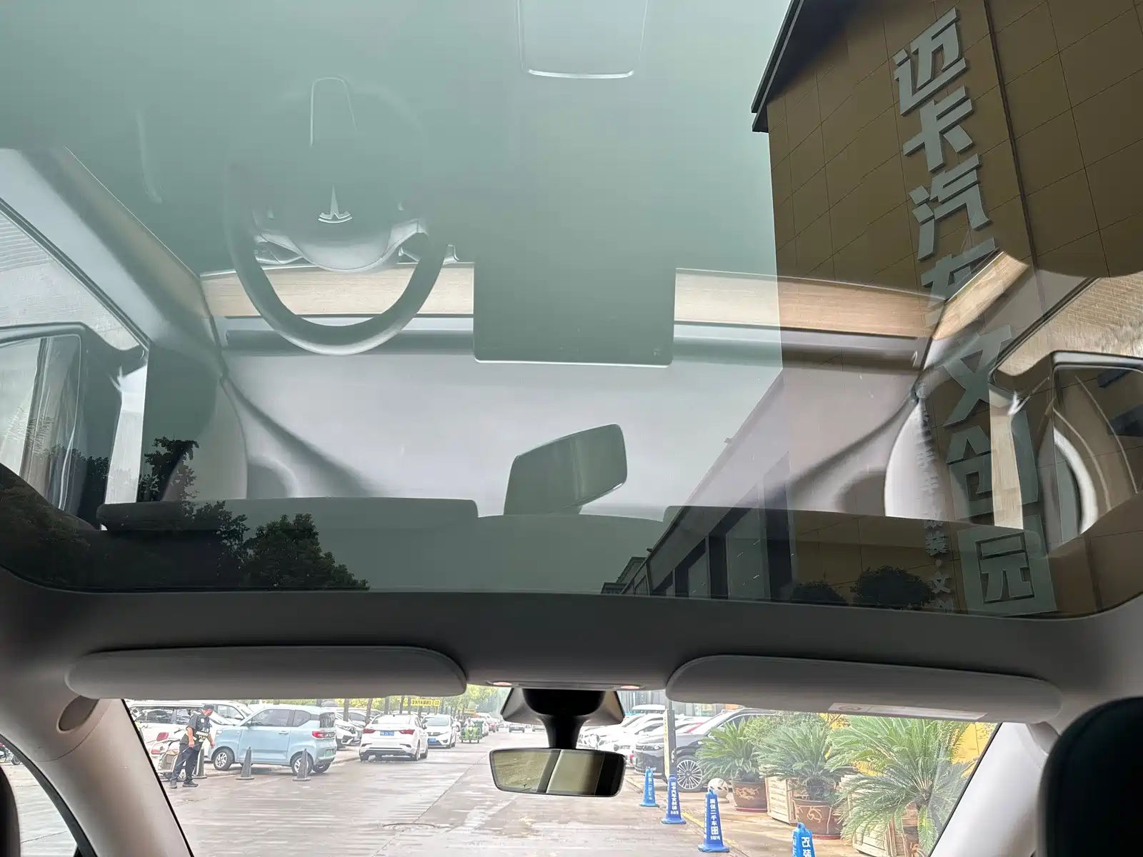 Photo 15 - Tesla Model Y