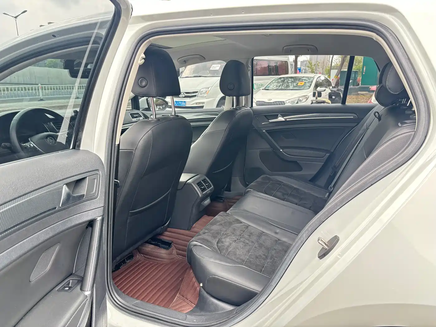 Volkswagen Golf 2020 Beloved Edition 280TSI DSG Luxury фото 9