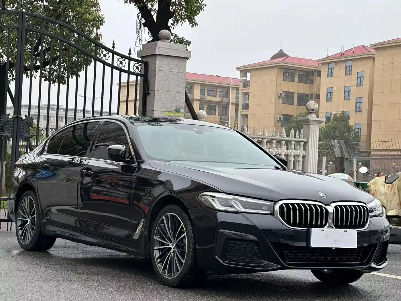 BMW 5 Series 2022 530Li Leading M Sport Package фото 3