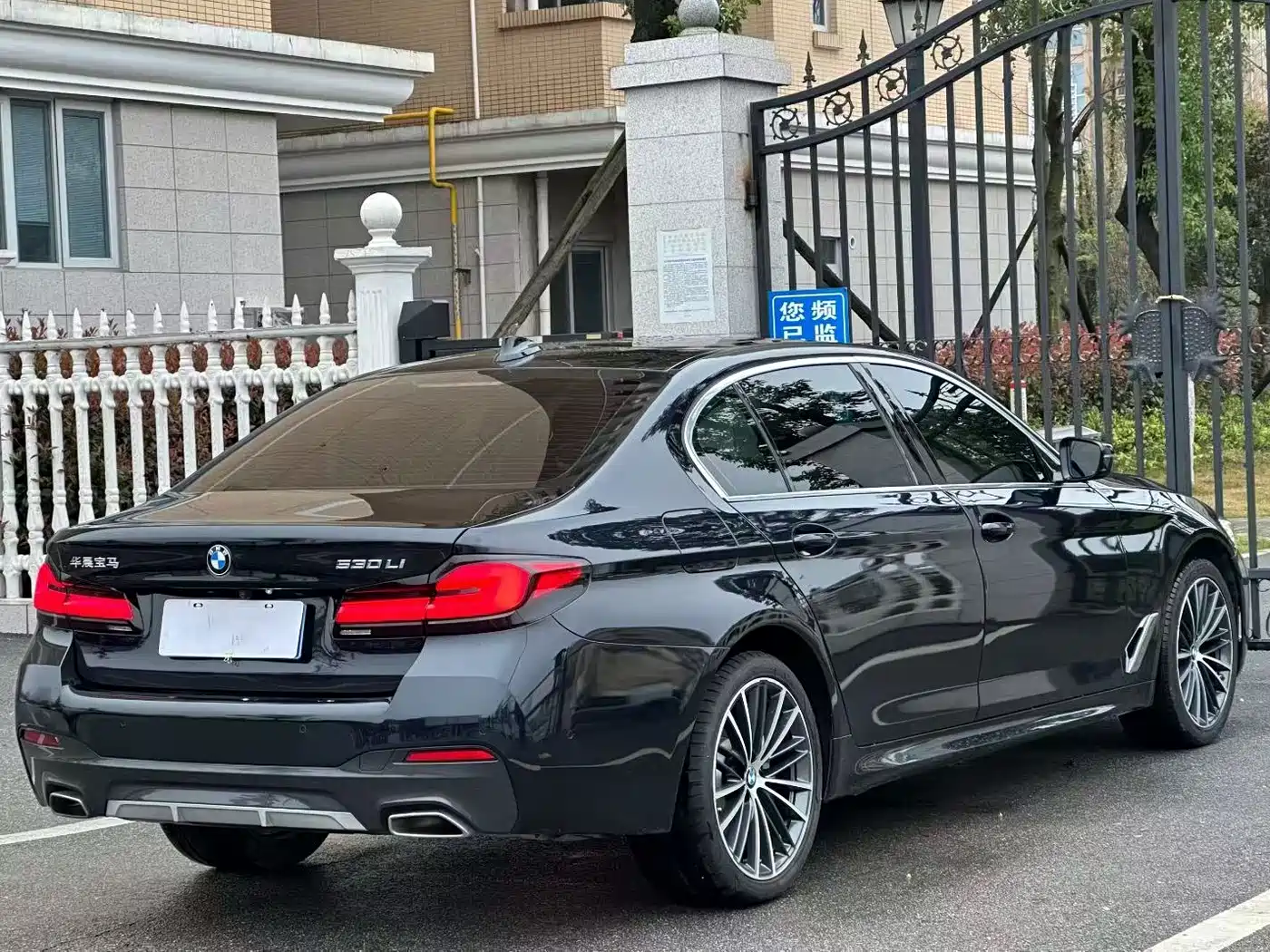 BMW 5 Series 2022 530Li Leading M Sport Package фото 8