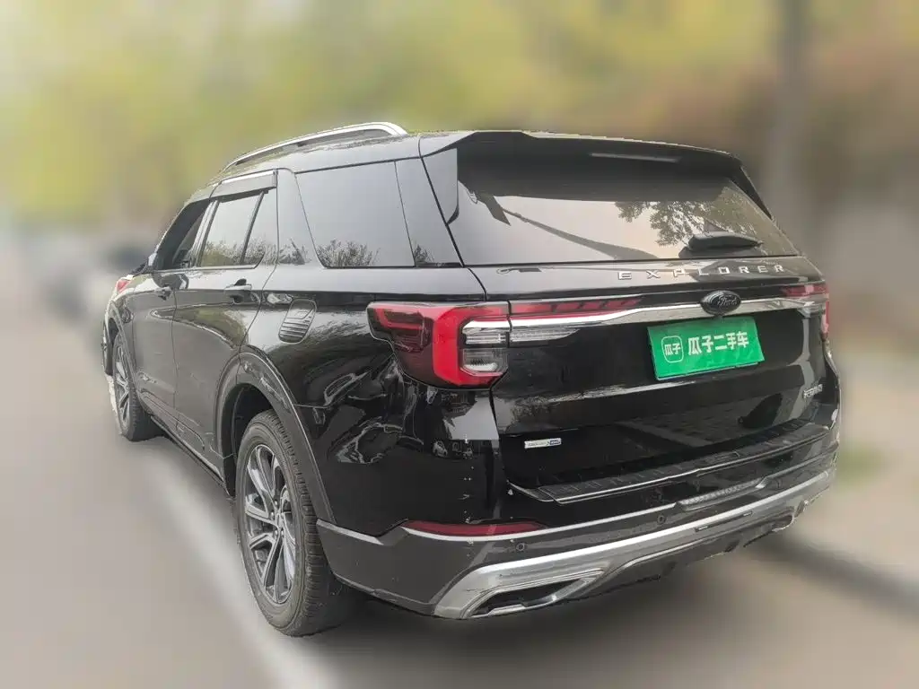 Фото 4 - Ford Explorer