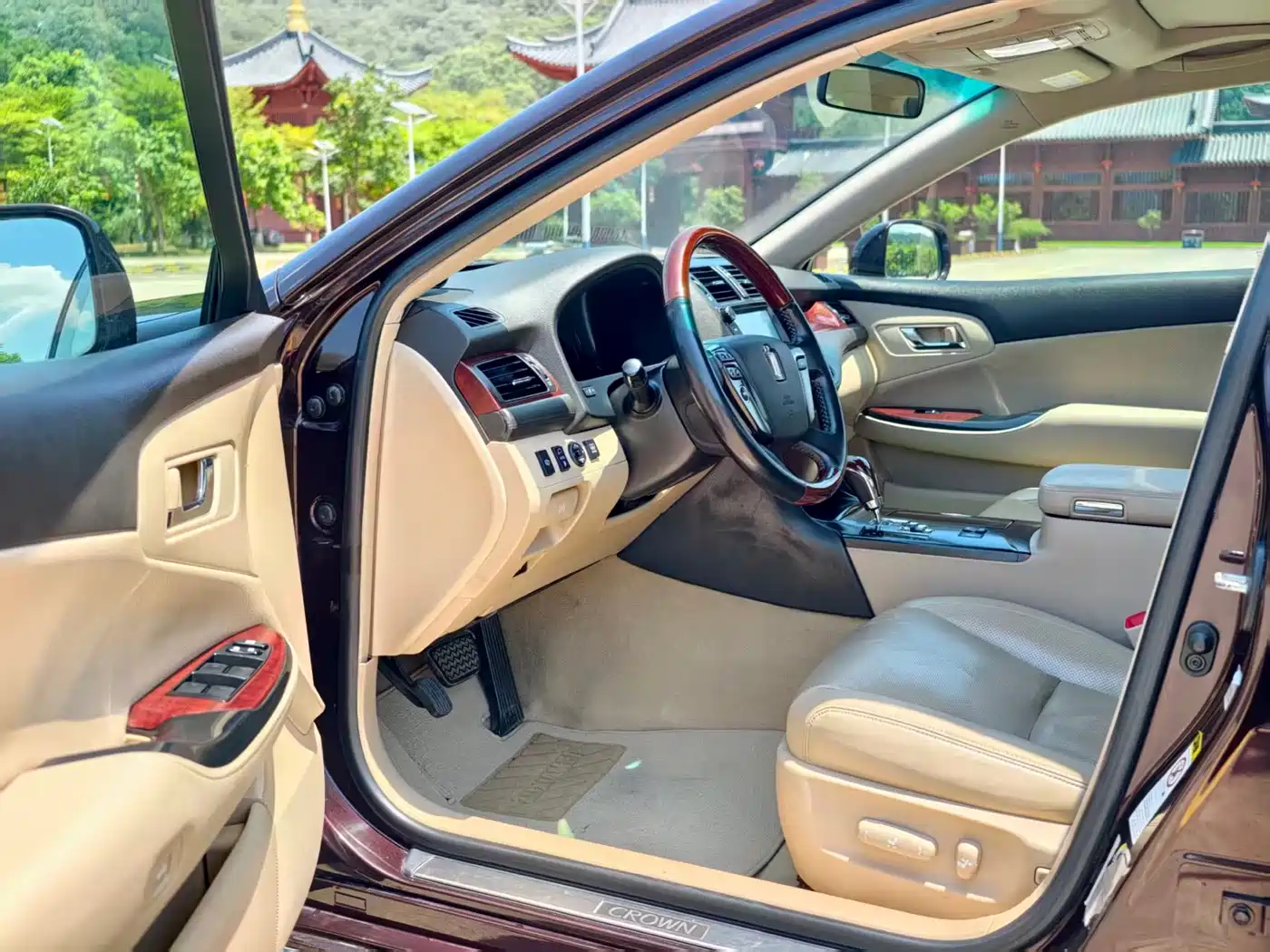 Фото 4 - Toyota Crown