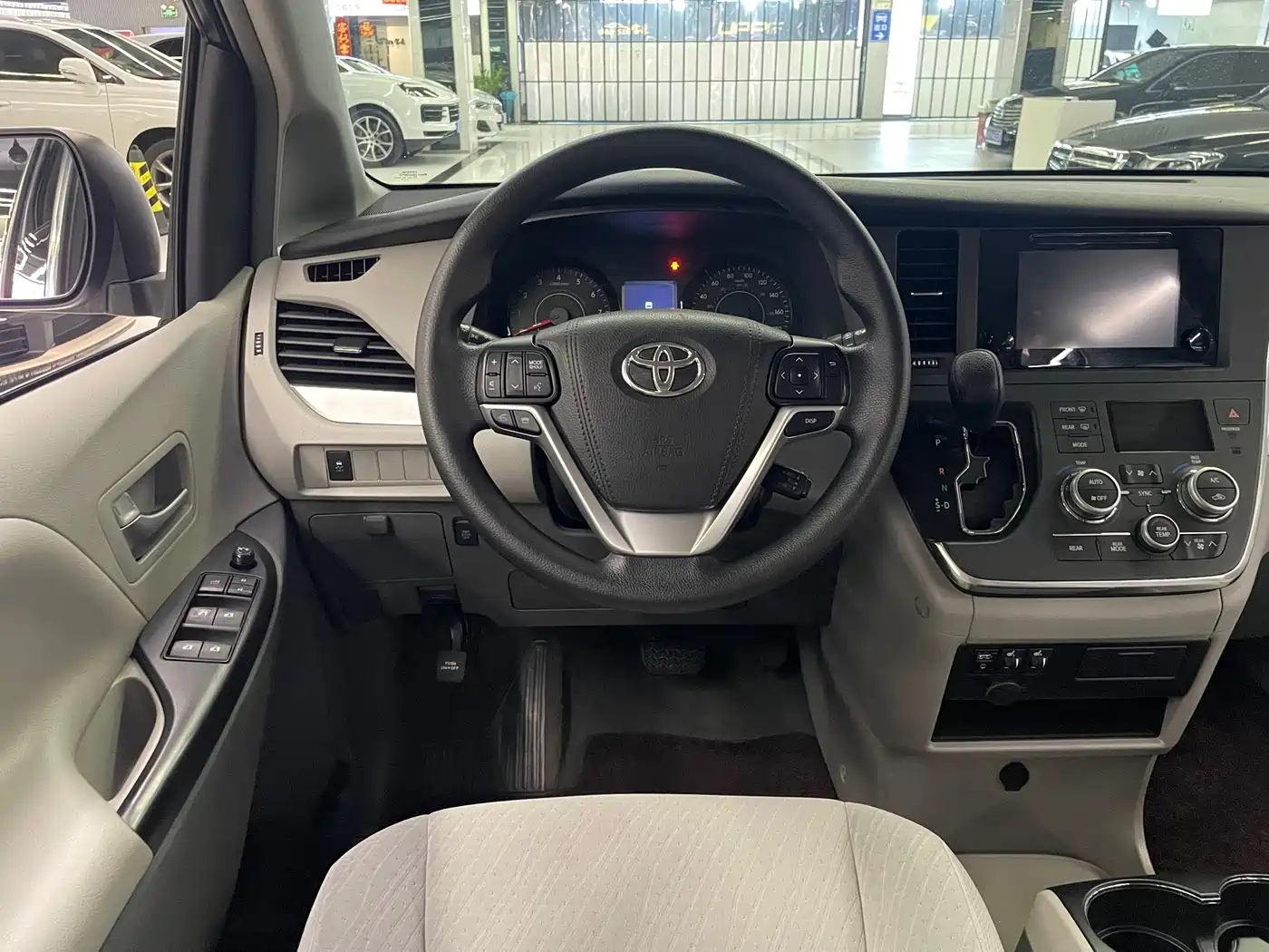 Toyota Sienna 2016 2015 3.5L 2WD LE