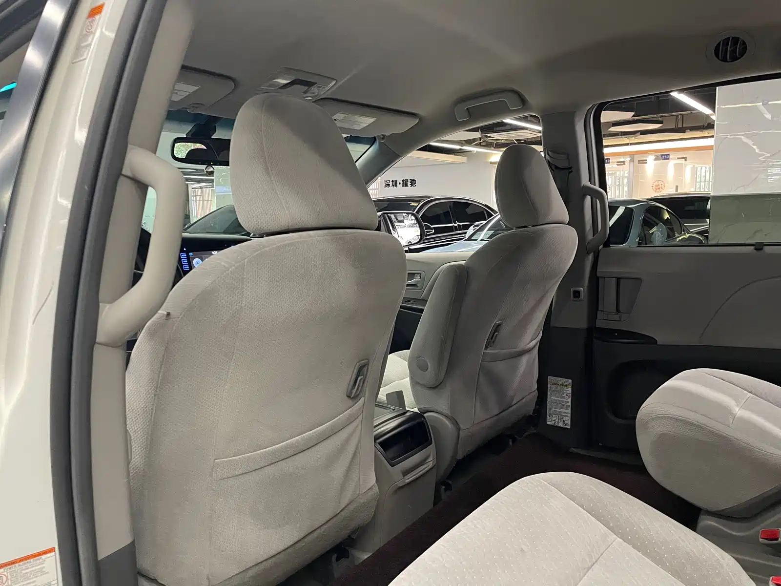 Photo 32 - Toyota Sienna