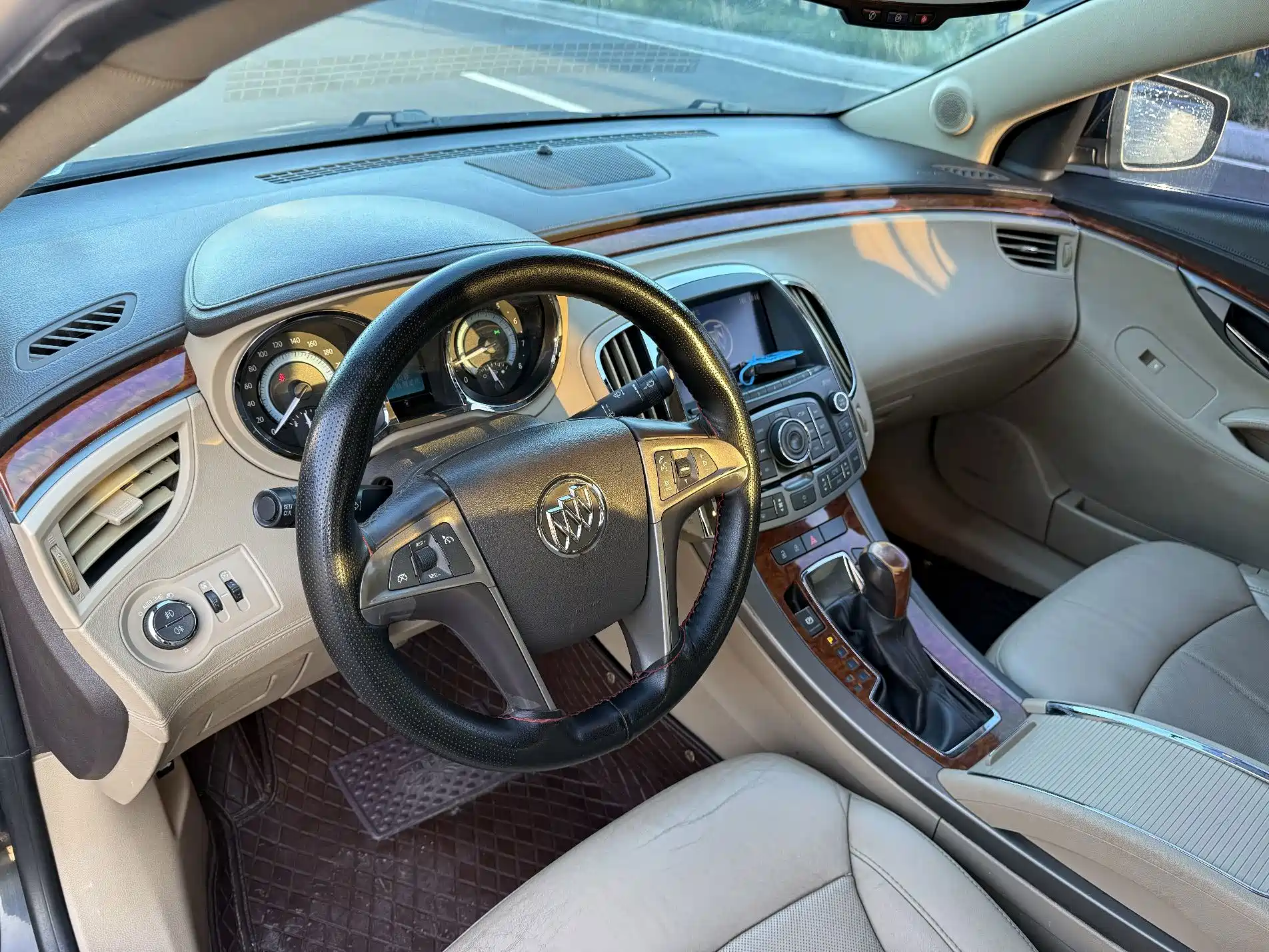 Photo 12 - Buick LaCrosse
