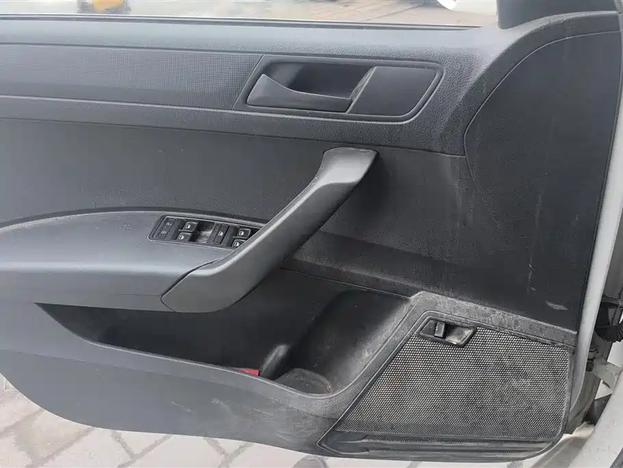 Volkswagen Santana 2015 1.6L Manual Trend Edition фото 7