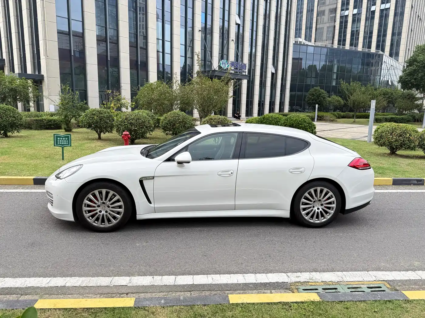 Porsche Panamera 2010 Panamera 3.6L фото 2