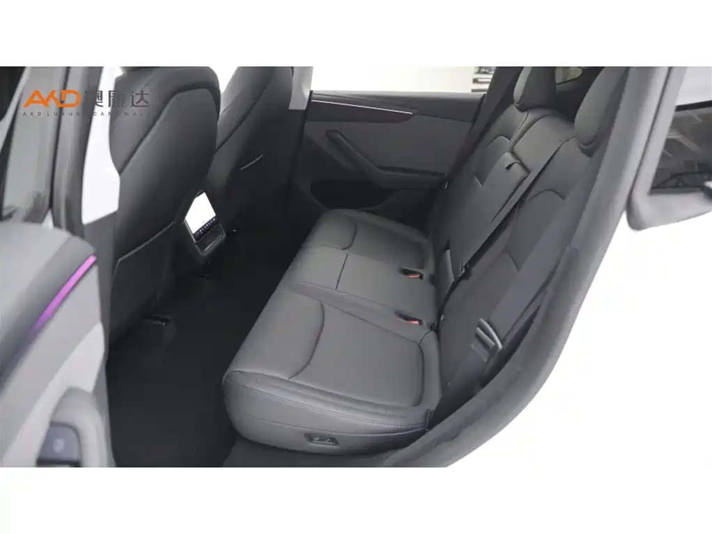 Photo 7 - Tesla Model Y
