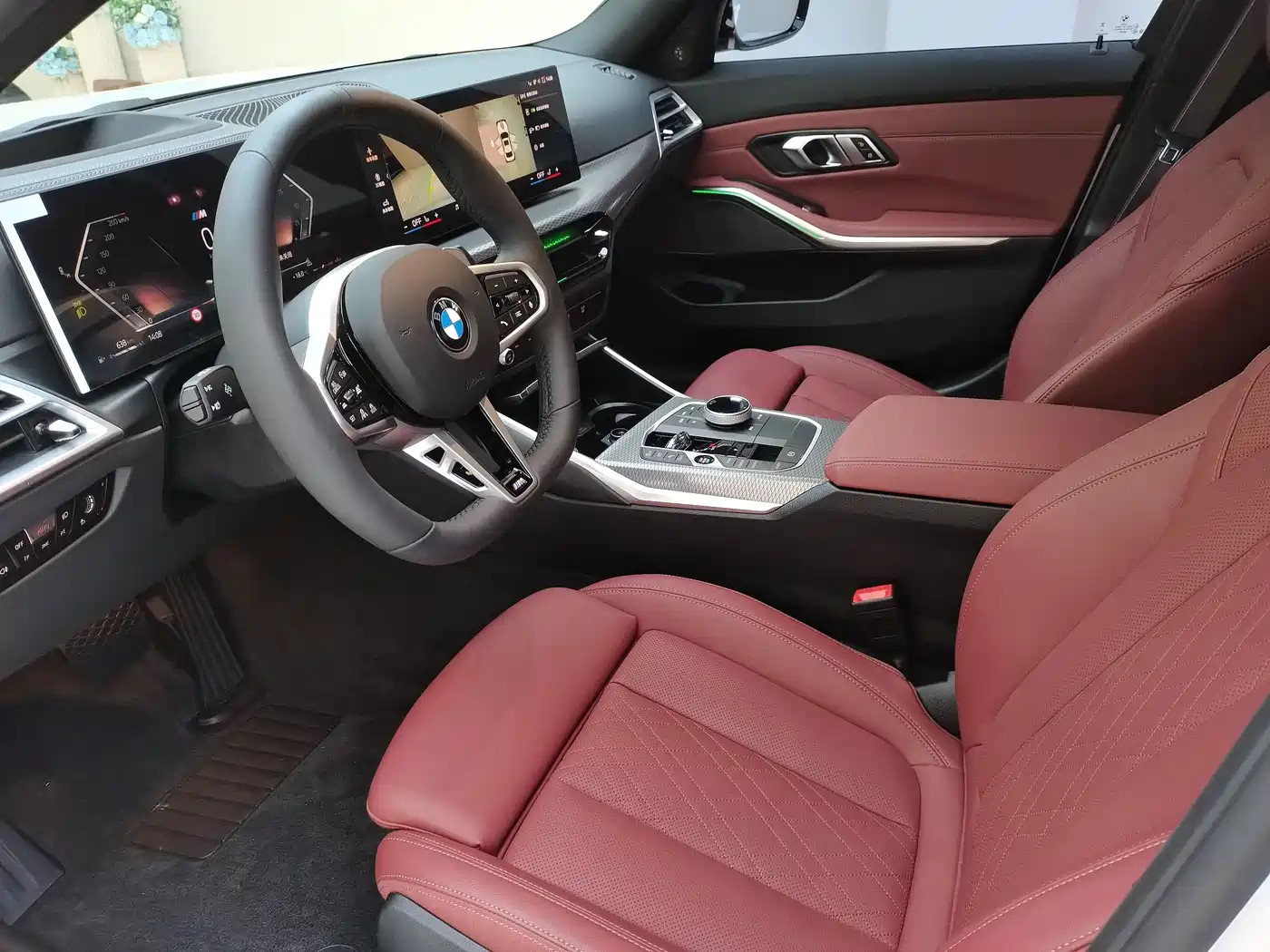 BMW 3 Series 2025 330i M Sport Night Edition фото 16