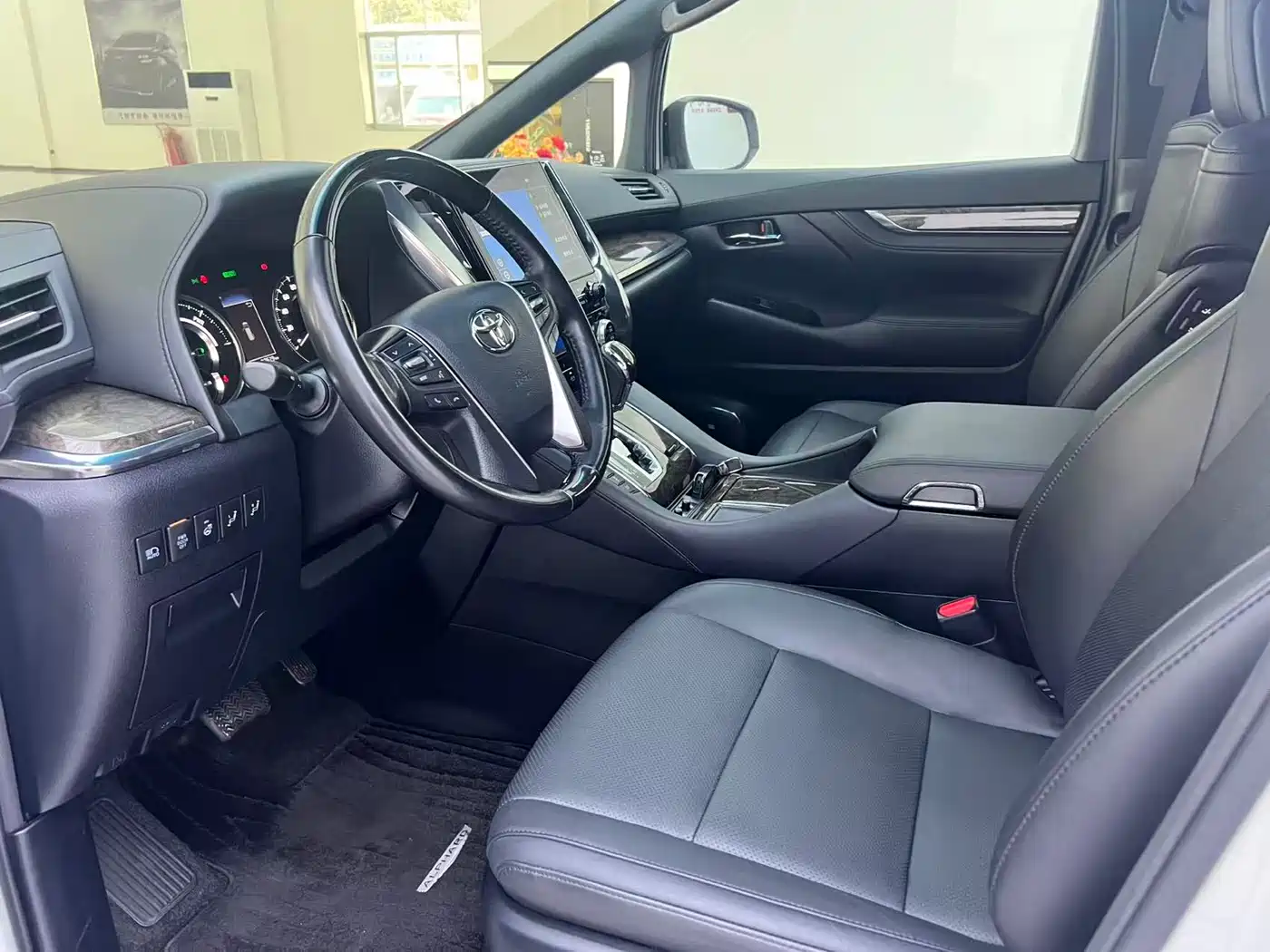 Toyota Alphard 2021 Hybrid 2.5L Premium фото 6
