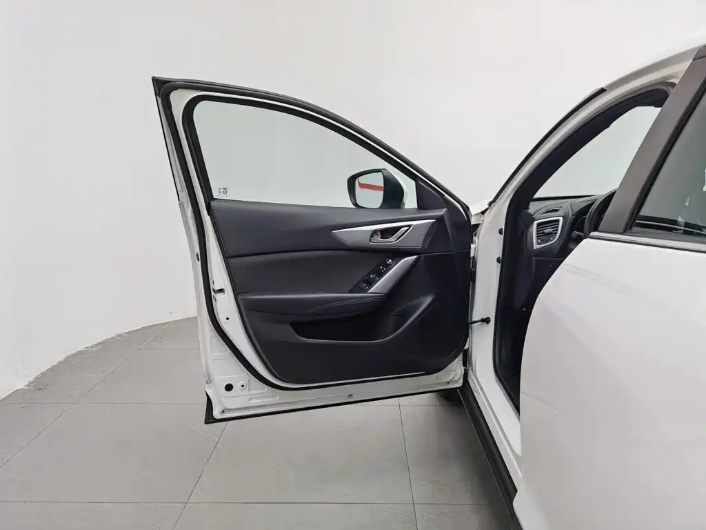 Фото 8 - Mazda CX-4