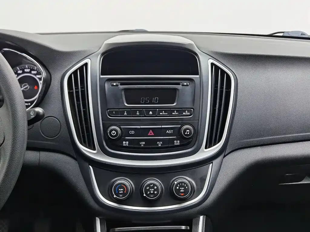 Фото 12 - Baojun 560