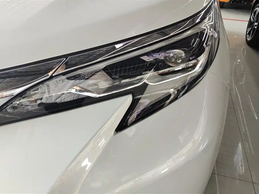 Toyota Sienna 2024 2.5L Hybrid Comfort Edition фото 5