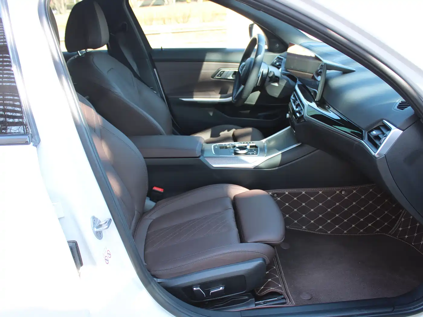 BMW 3 Series 2024 325i M Sport Shadowline Package фото 15