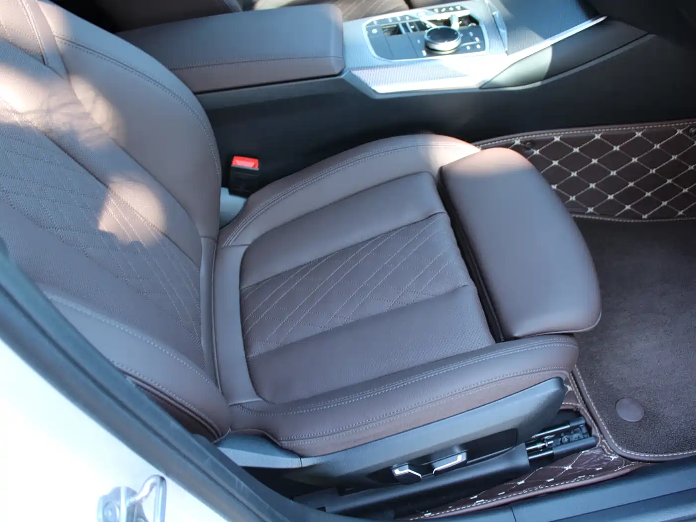 BMW 3 Series 2024 325i M Sport Shadowline Package фото 13