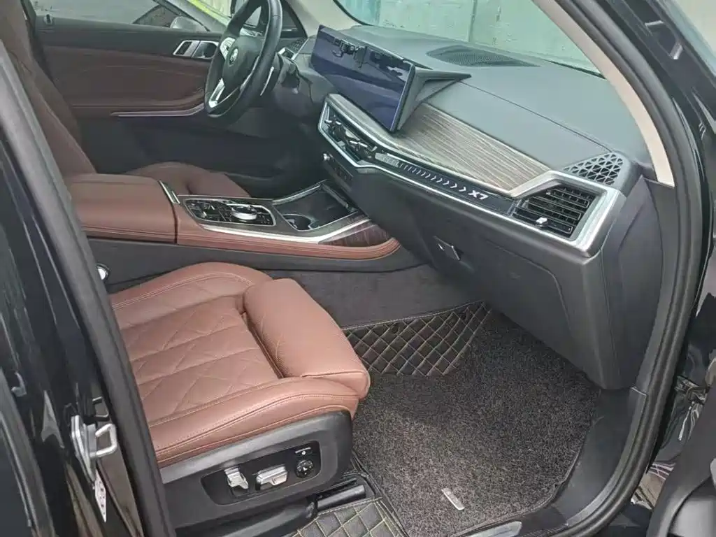 BMW X7 2024 2023 xDrive40i Leading Luxury Package