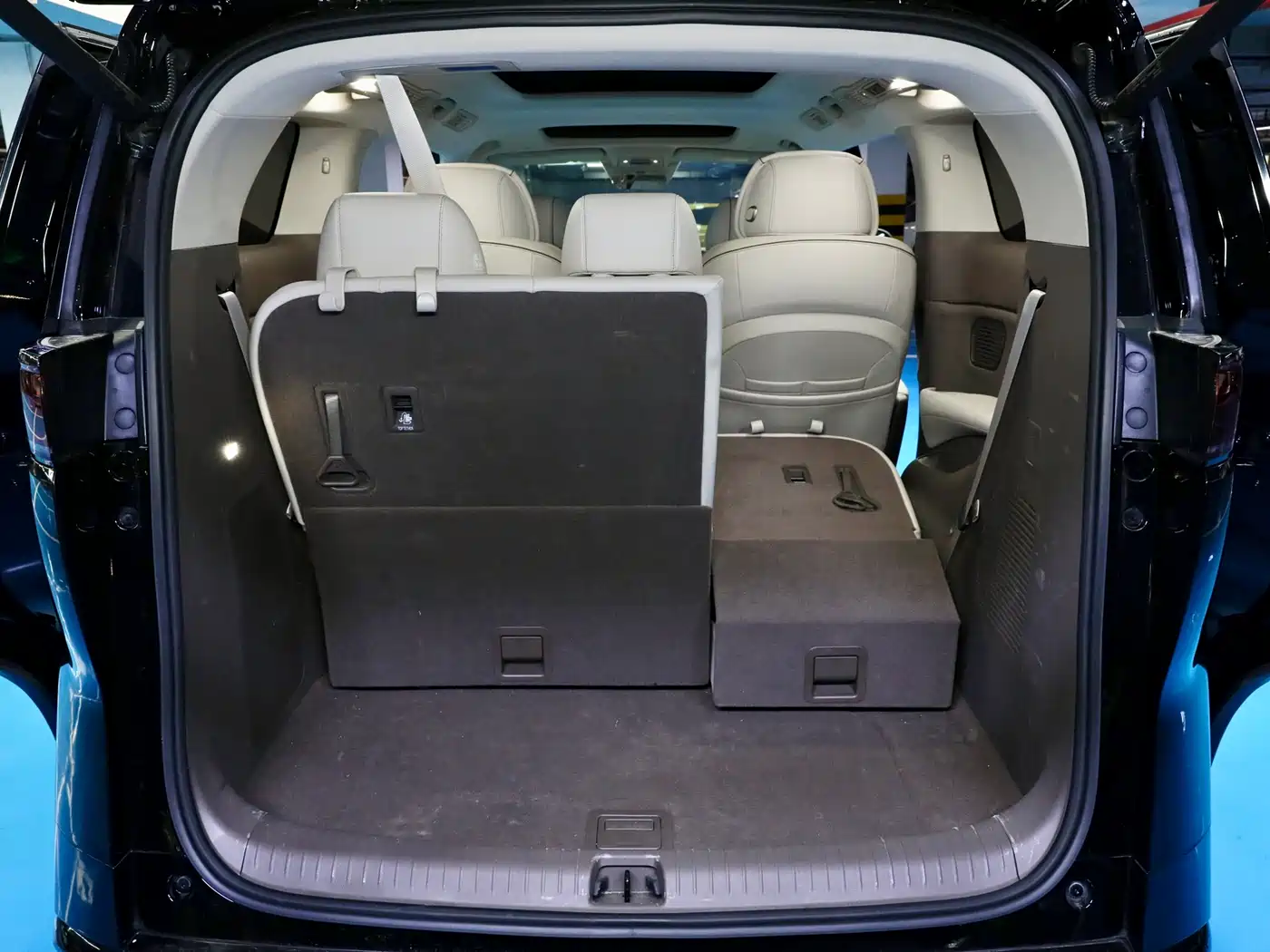Denza D9 2022 DM-i 1040 Premium фото 7